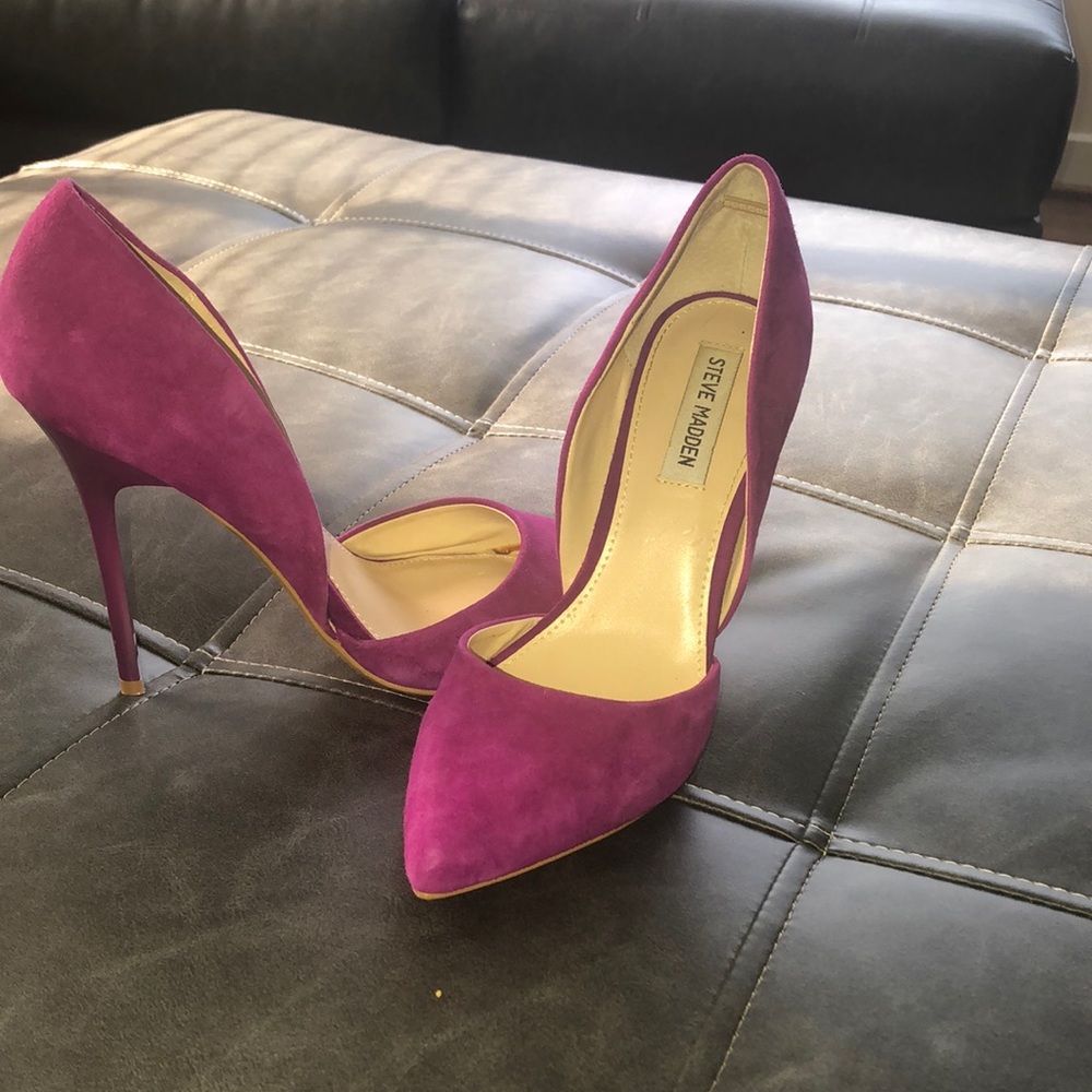 Steve Madden Fuchsia Suede Pumps